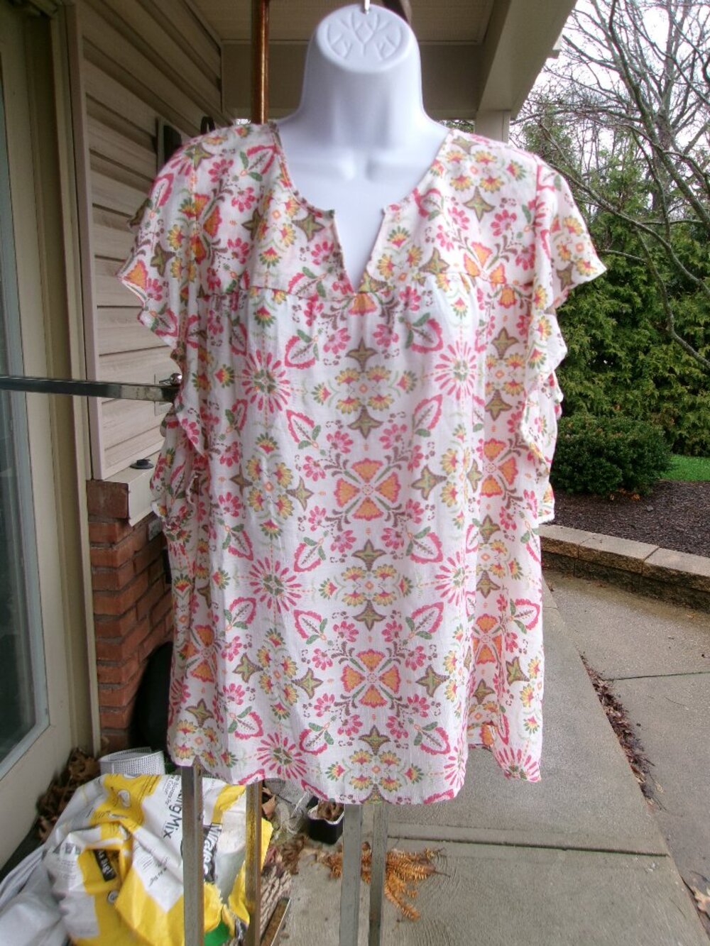 NWT PALM RIO IVORY FLORAL PRINT TOP XL